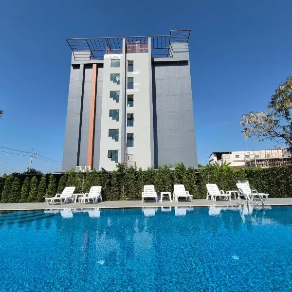Premier Luxe Hotel โรงแรมพรีเมียร์ลักซ์, готель у місті Чонбурі
