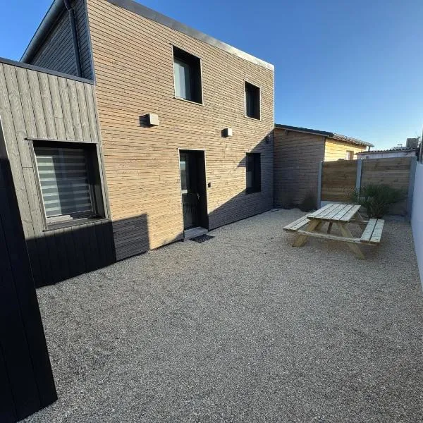 Lodges des Pontons - Cap Sud - vue mer, hotel u gradu Saint-Côme-de-Fresné