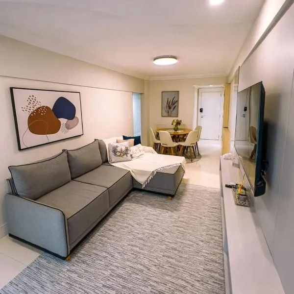 Excelente Ap na Praia Central Av Brasil com 1 vaga disponível, hotel en Balneário Camboriú
