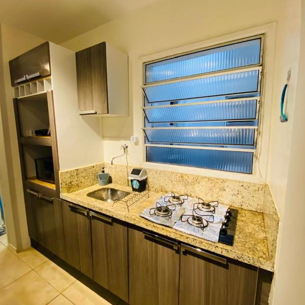 Apto no centrinho com split perto do mar acochegante e muito confortavel perto de tudo - Foto 4