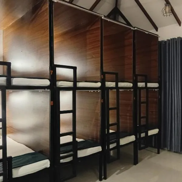 One More Night Hostel, hotel Szigirijában