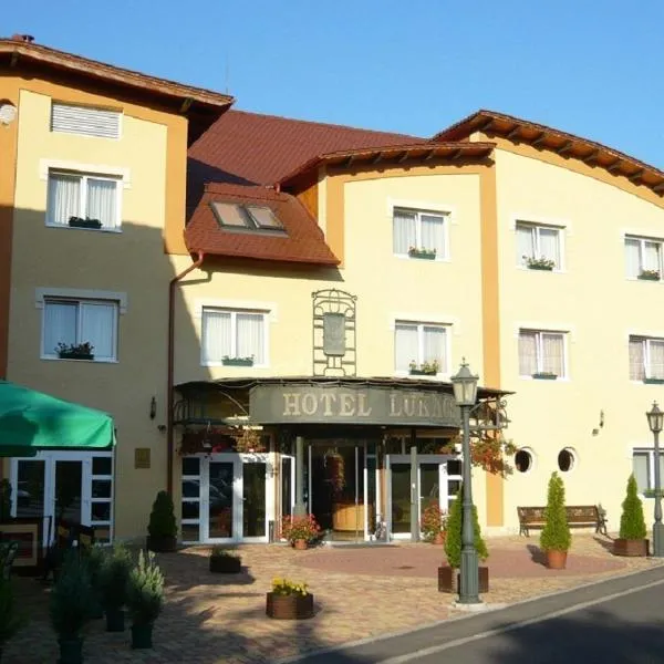 Hotel Lukács Superior – hotel w mieście Kazincbarcika