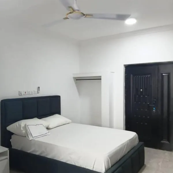 Meg place – hotel w mieście Ofankor