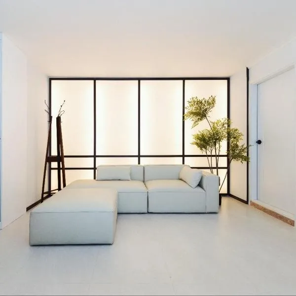 서촌 한옥 독채 #SeochonHanok #PrivateHouse #8인 #3BR2BA #경복궁역5분 #Gyeongbokgung #북촌 #광화문 #인왕산, Hotel in Seoul