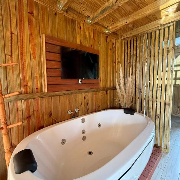 Chalé Rústico com Hidromassagem e Piscina - Foto 2
