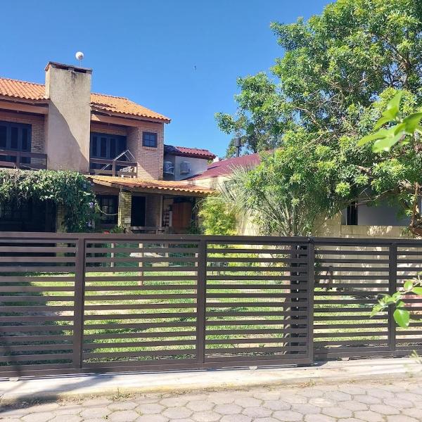 CASA, PRAIA DA FERRUGEM, 2 quart, ar-cond, Wi-Fi, PERTO DA PRAIA, 1 BANH, 1 LAVABO,GAROPABA ,SC