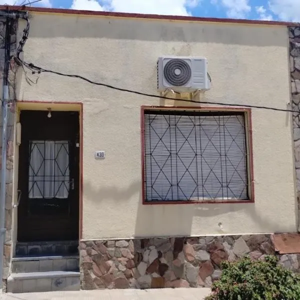 Casa céntrica en Guichón, a 7km de Termas de Almirón, Hotel in Guichón