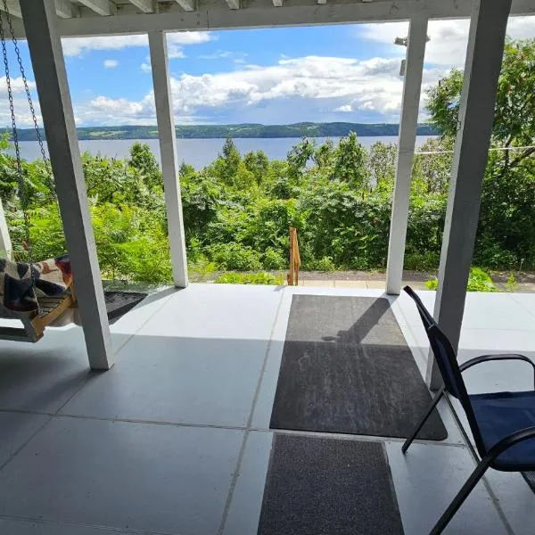 Suite 3 Flèche du fjord vue Saguenay Mont Valin, hotel v destinaci Saint-Fulgence