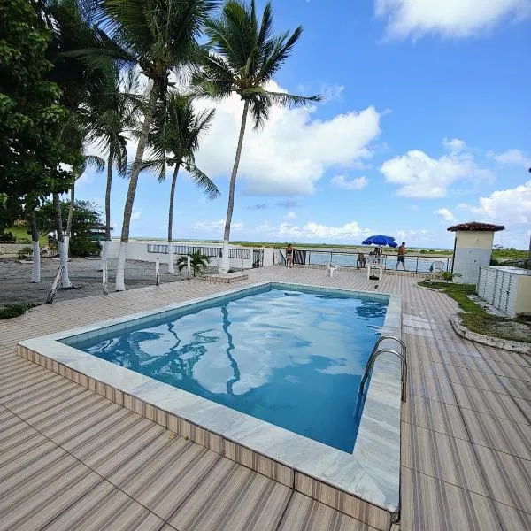 Chalé mobiliado para até 8 pessoas na praia do sossego pernambuco, hôtel à Itamaracá