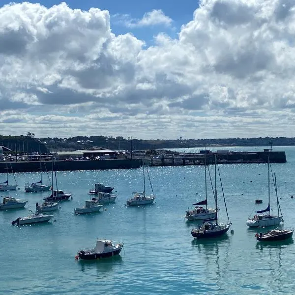 Côté Port, hotel a Granville