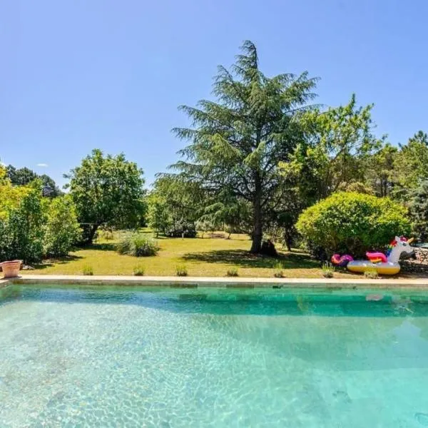 Joli mas "Rêve de lune" en plein coeur du Luberon, hotel in Roussillon