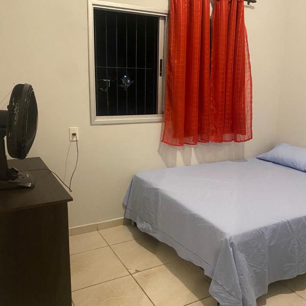 Casa completa com dois quartos e estacionamento grátis - Foto 2