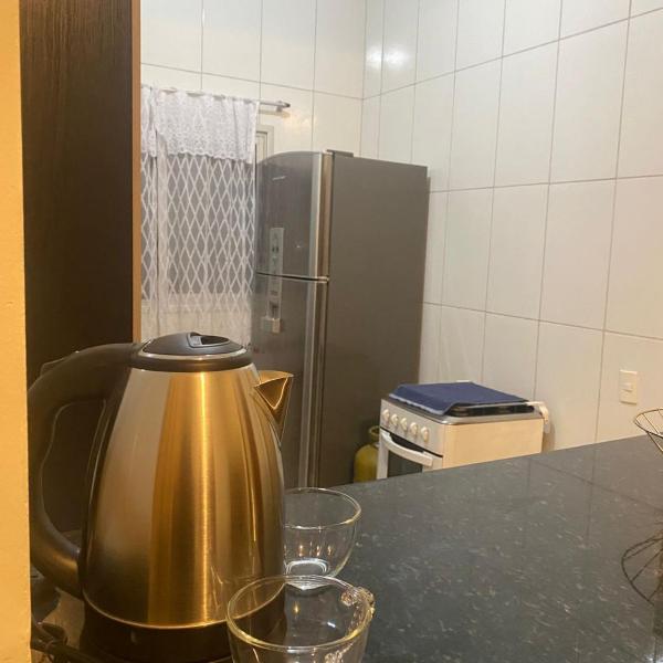 Casa completa com dois quartos e estacionamento grátis - Foto 3