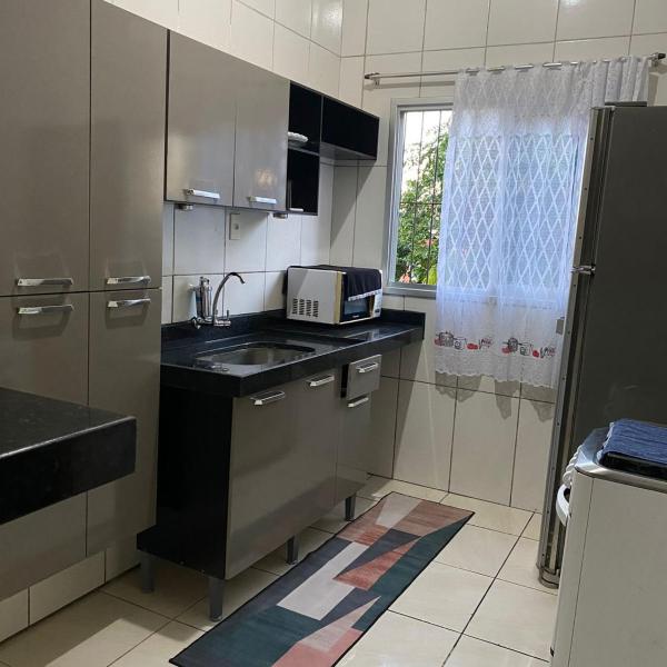Casa completa com dois quartos e estacionamento grátis - Foto 4