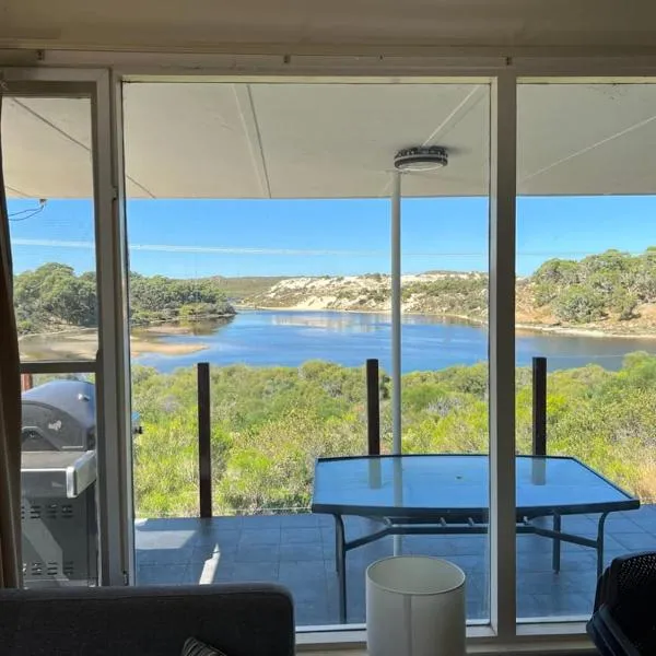 River Panorama Beach House, Hotel in Guilderton