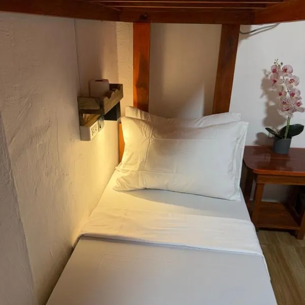 Aquaholik Traveler's Lodge, hotel a El Nido