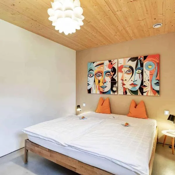 LIEBLINGSECK nachhaltige 5-Sterne Ferienwohnung - Direkt am Chiemsee, hotel in Gstadt am Chiemsee