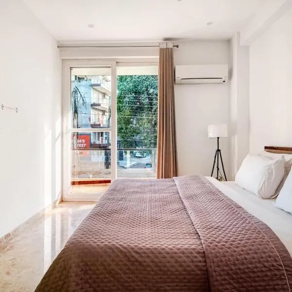 Liv Regalia Suites - Medanta Hospital, Sector 39, Gurgaon, hôtel à Gurgaon