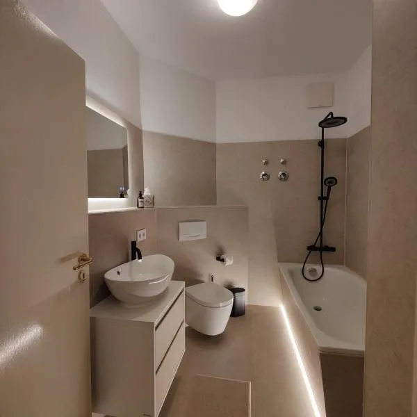 Helle, ruhige Wohnung in Dresden mit sehr guter Anbindung und Balkon, hotel a Dresda