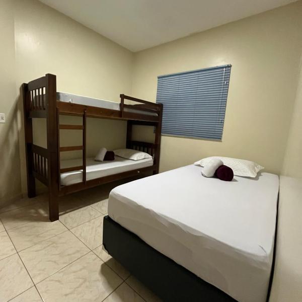 Casa com piscina bem localizada - Foto 2