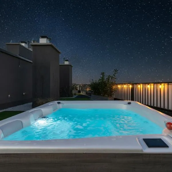 Luxury Sky Jagodno Apartment with Jacuzzi Parking & Terrace by Renters Prestige, ξενοδοχείο στο Βρότσλαβ