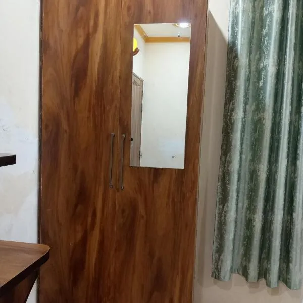 Hotel Rudra Rudra Inn Near Kashi Vishwanath temple photo 2