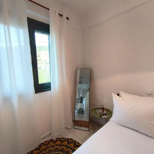 Mesta Port Bliss, Chios - Seaside Comfort and Charm, hotel em Quios