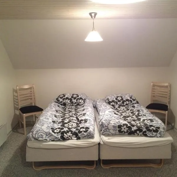 Rummeligt værelse på 1 sal i rolig villa i Kolding, hotel en Kolding