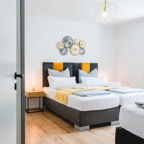 YAYstay - "Lux" I 65m2 I Bahnhof I Balkon I TV I Kaffee I Waschmaschine I Trockner, hotel in Mühldorf