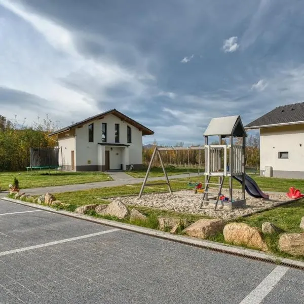 Domki z jacuzzi Zacisze w Górach, hotel a Sosnówka