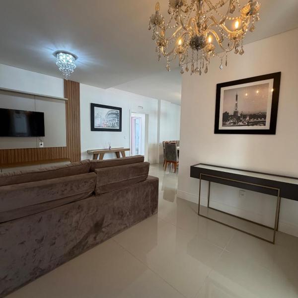 3-bedroom apartment one block from the sea