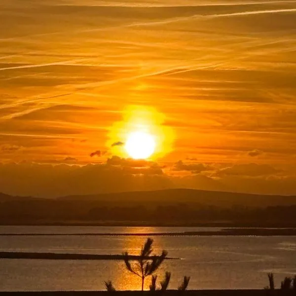 Rockley Park, Poole, Stunning Sea View, Close to Beach, khách sạn ở Poole