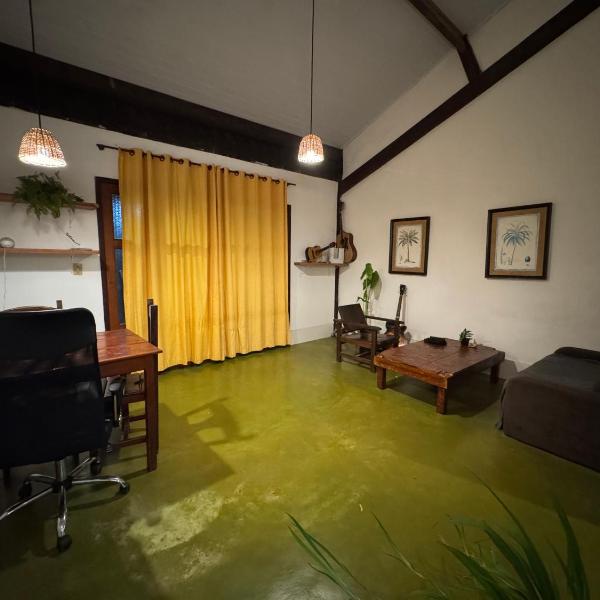 Casa em condomínio a 20m da praia com piscina