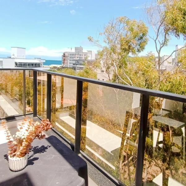 MON 203 Maravilhoso duplex em Canto Grande