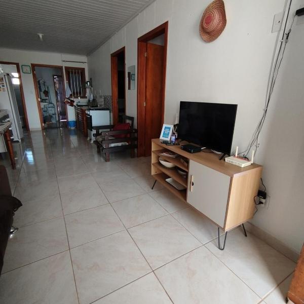 Casa a 600 metros do mar, simples e completa - Foto 2
