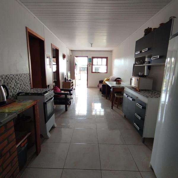 Casa a 600 metros do mar, simples e completa - Foto 3
