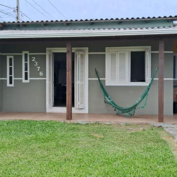 Casa com pátio grande - Capão Novo