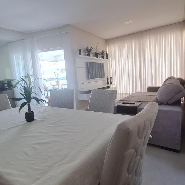 Apartamento Amplo a 5 Min da Praia e 2 vagas de garagem