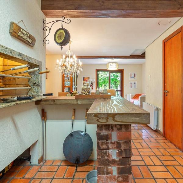 Linda casa em Canela - Jardim, Lareira e Conforto! - Foto 4