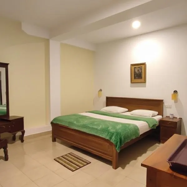 Blue sky Guest House And Restaurant, hotel i Nallathanniya