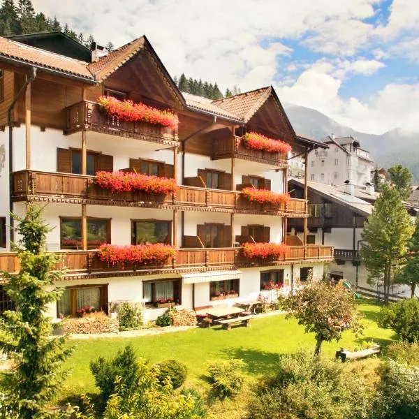 Garni Alba Bed & Breakfast, hotel v destinaci Ortisei
