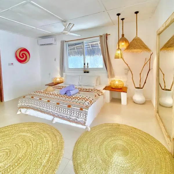 Ocean Oasis Private 4 bedroom Double Storey Villa & pool Paje Beach Zanzibar WIFI AC TV generator & Housekeeping 90m to Paje Beach Zanzibar, Hotel in Paje