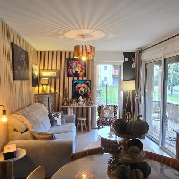 Les reflets du lac detente et nature à Genos-Loudenvieille classé 4 étoiles devant le lac avec jardin, Hotel in Génos