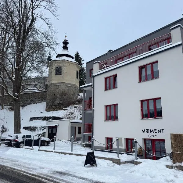 Riverside Luxury Apartments & Café - Exclusive holiday house with river view, hotel in Železný Brod