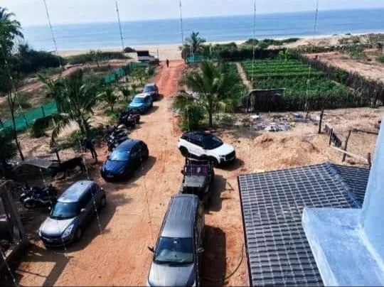 Golden Beach Resort Gokarna, hotelli kohteessa Gokarn