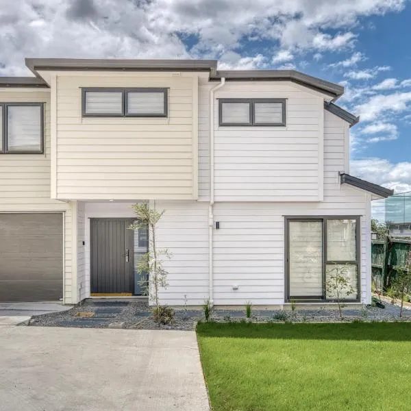 Cosy & Contemporary entire 3 Bedroom Airport Retreat, Hotel in Auckland