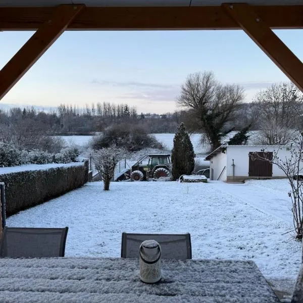 Gîte chez Julia cosy en bois avec son jardin: Azerailles şehrinde bir otel