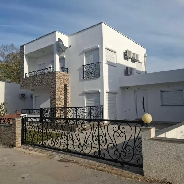 Dara Apartmani, hotel in Donji Štoj