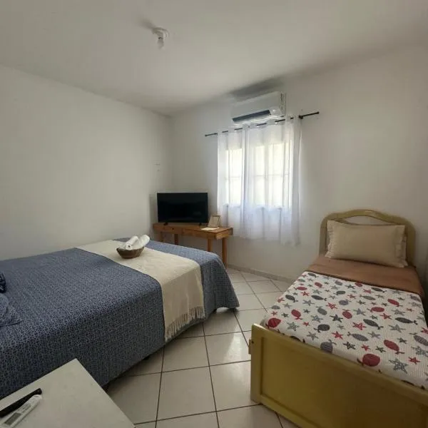 Casinha a 100 metros da praia, хотел в Мукури