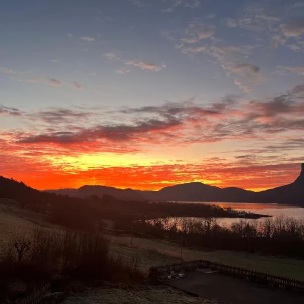 Øen Hytter - Hytte 2, hotel in Sørbø